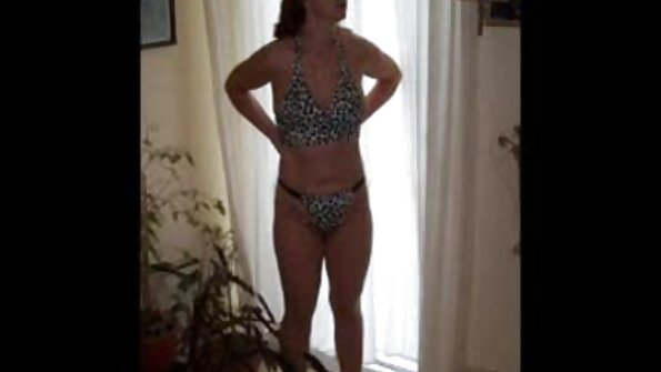 ایک busty brunette کے ساتھ وائلڈ ویسٹ آؤٹ ڈور فک فیسٹ